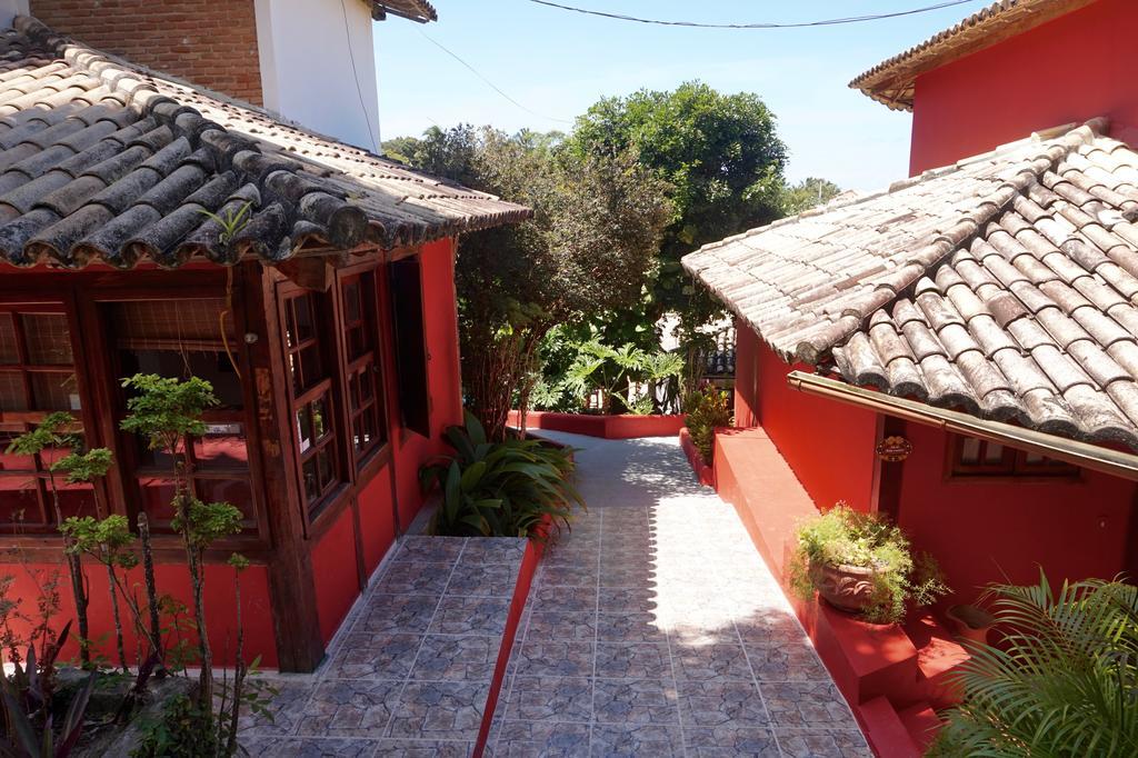 Novos Baianos Hostel E Pousada Porto Seguro Extérieur photo A street in the village