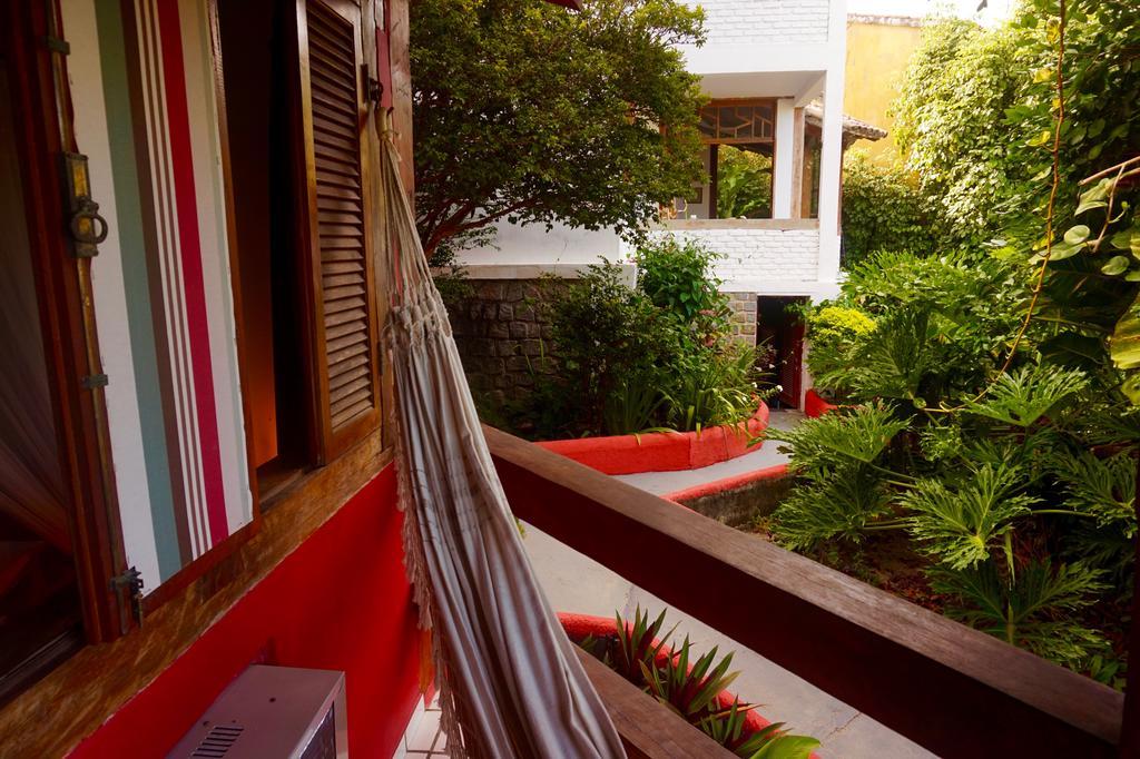 Novos Baianos Hostel E Pousada Porto Seguro Extérieur photo A hammock in a hotel in Tulum, Mexico